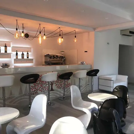 Otel Paradiso In Collina